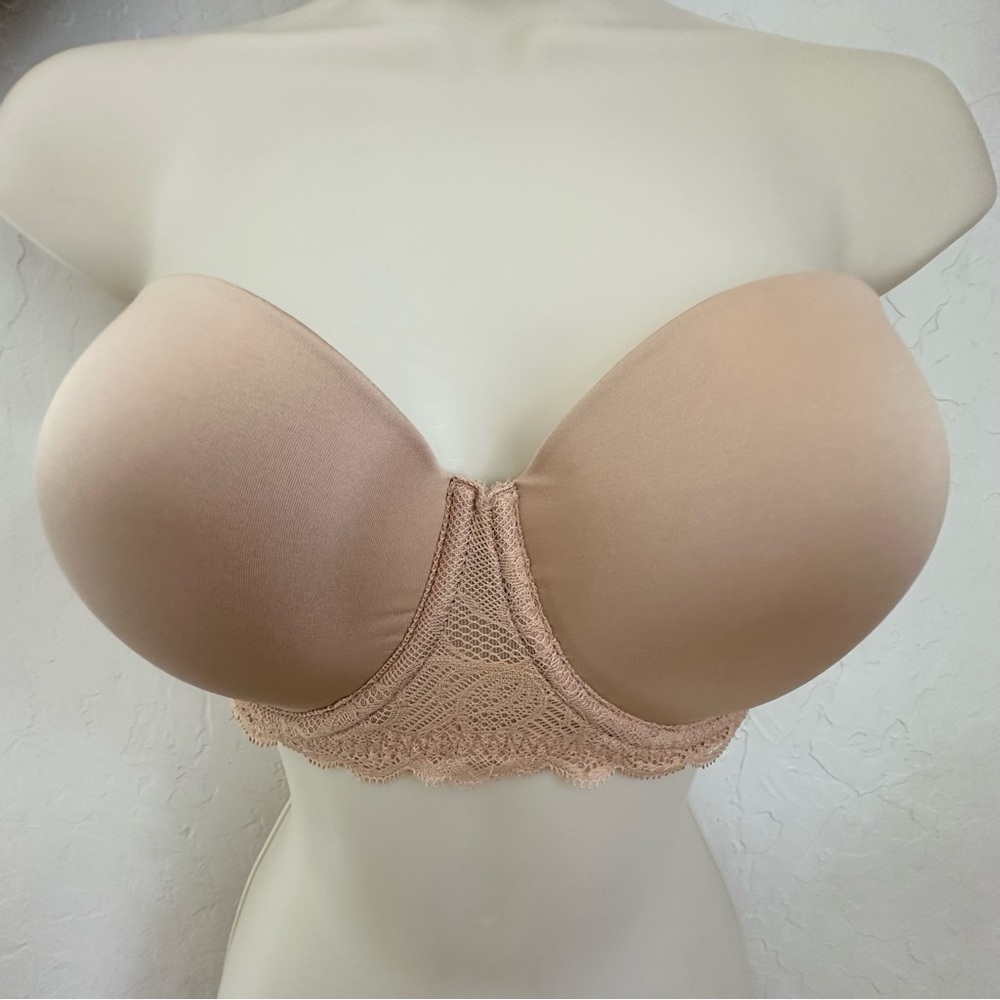 Calvin Klein Nude Strapless Bra with Lace details. Size 32DD